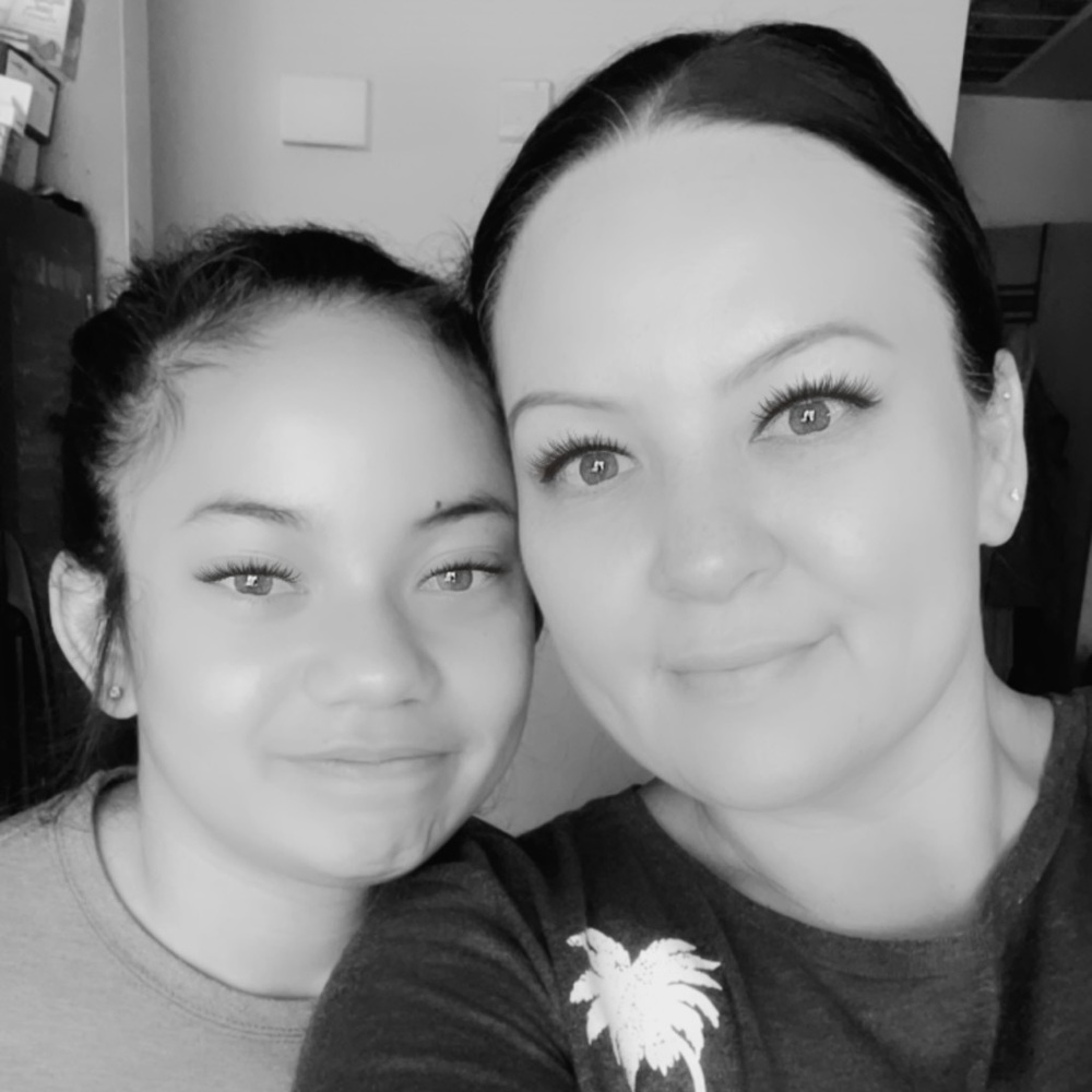 Meet your Poshers, Kim and Annabelle!